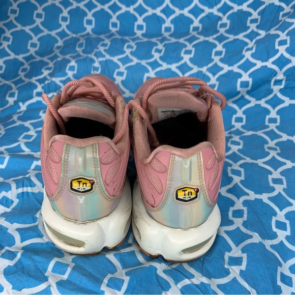 Nike Women’s size 8.5 Air Max Plus SE Red stardust soft pink iridescent wmsn run - Picture 4 of 11